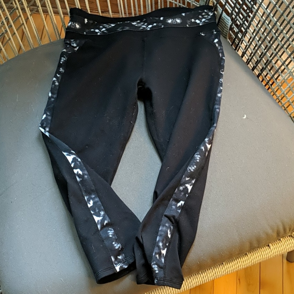 Fabletics mid-rise crop leggings